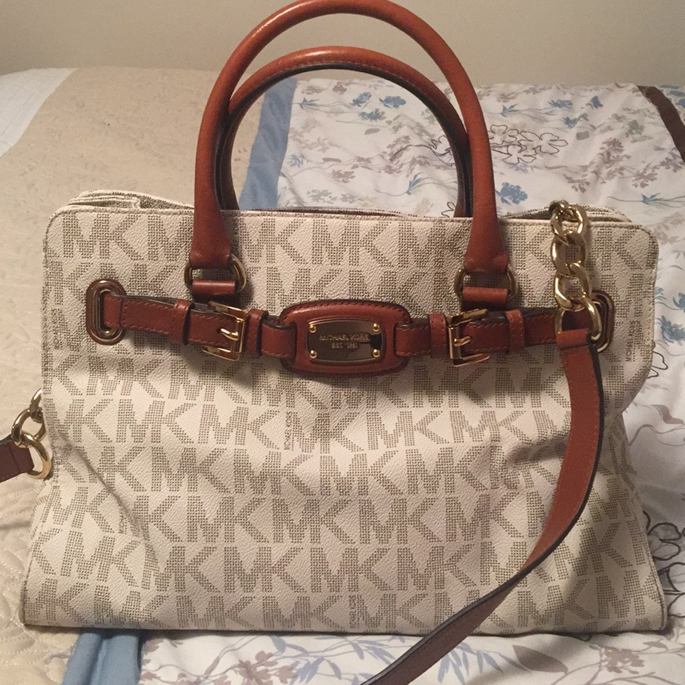 ▫️Michael Kors Handbag◻️Matching wallet available!